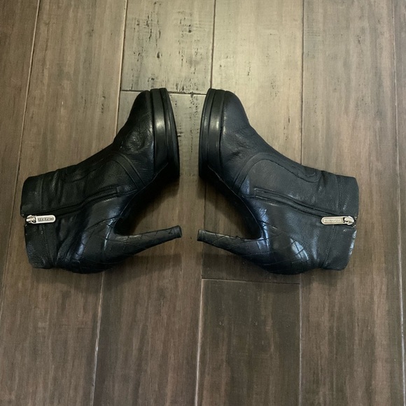 CHANEL Black Leather Platform Zip Bootie Size 38.5 G28644 - Picture 8 of 14